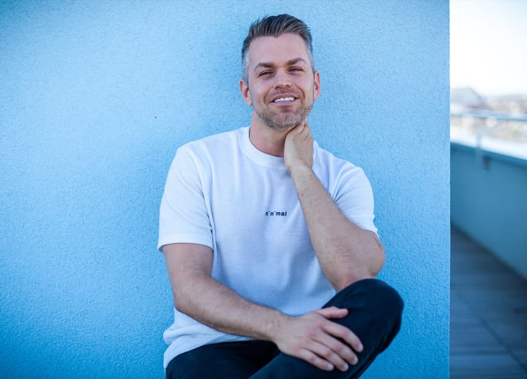Photo de David Bidaud, formateur souriant et à l'écoute