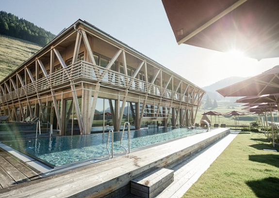 Yoga retreat Hubertus Mountain Refugio