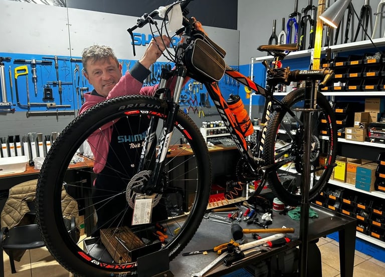 TALLER MECANICO DE BICICLETAS BIMAX BIKE FIRMAT