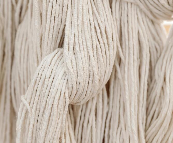 hilos blancos de macramé 