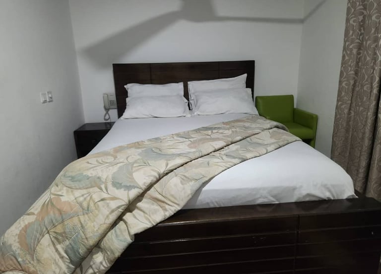 comfortable room at de place hotel at mighty beach Sakumono