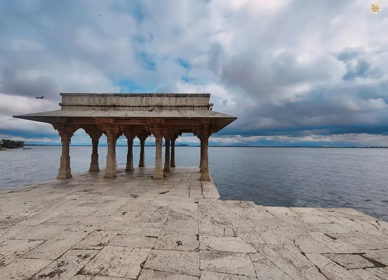 Nau Chauki Pal near Udaipur, a scenic photoshoot spot with marble ghats and wide lake views.