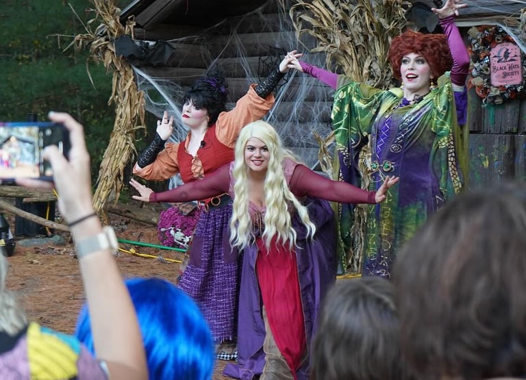 Sanderson Sisters pose for photos