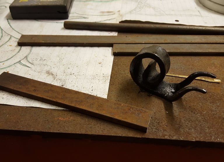 start stock of steel to finished forged smail at Eitri Forge