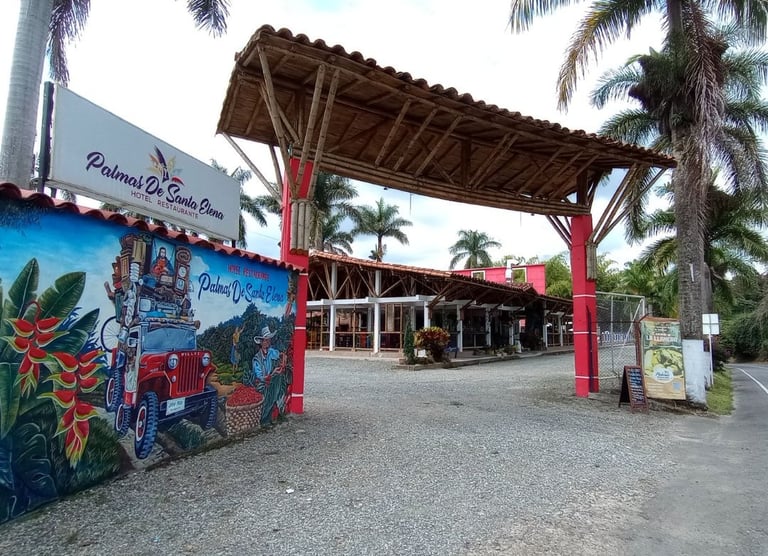 Entrada principal Hotel Palmas de Santa Helena Quimbaya Quindío