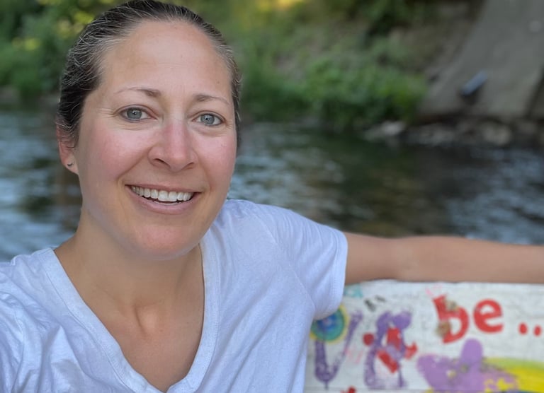 a woman in a white shirt and a white shirt
