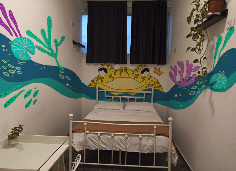 ציור קיר בהוסטל ובית מלון