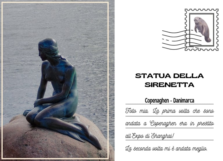Cartolina della statua della Sirenetta a Copenaghen posizionata su una roccia