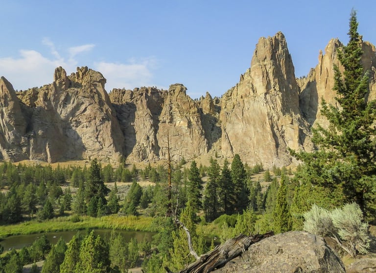 Salem, OR - Jagged peaks of Smith Rock State Park good for hiking, biking, and rock climbing