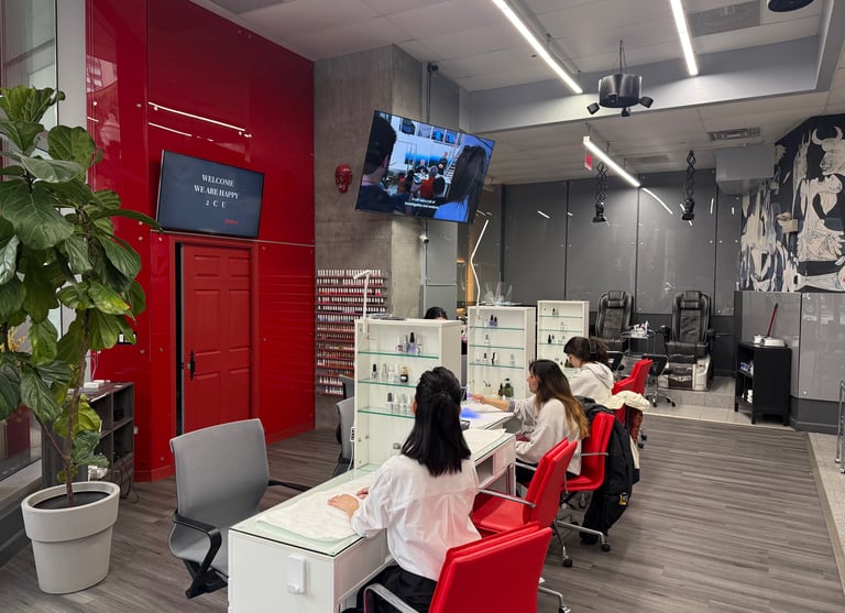 manicure tables with customers