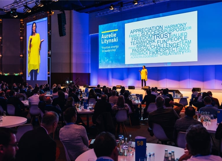 Aurelie on stage - Leading with Emotional Intelligence in the Age of Artificial Intelligence