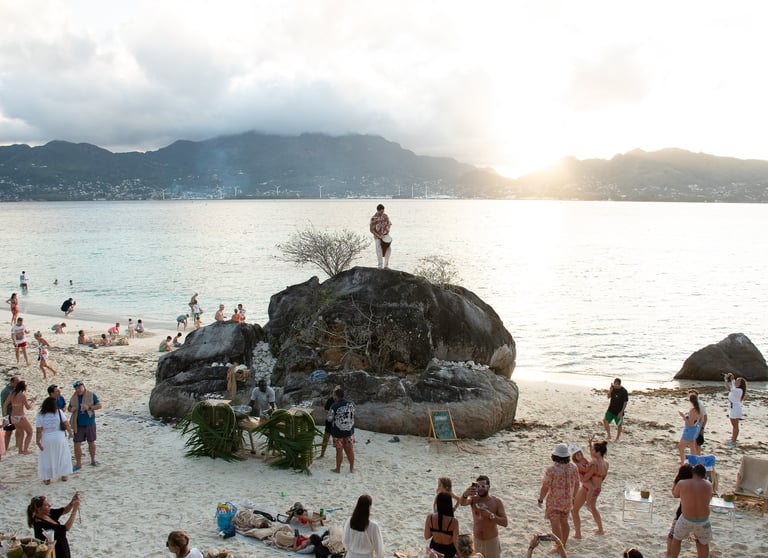 Thibault & Arnaud DJ et percussion live seychelles pour Club med établissements haut de gamme
