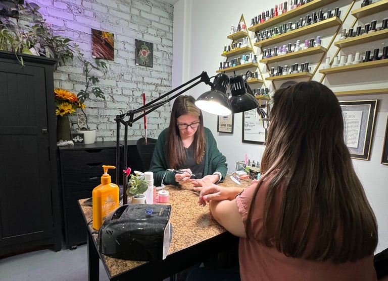 Alex doing custom nails, Nail tech booth - The Nail Witchery in Fabrik Salon