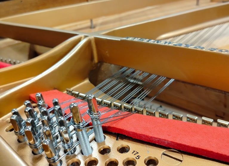 Montage en cordes- Steinway- Réparateur de pianos Lyon