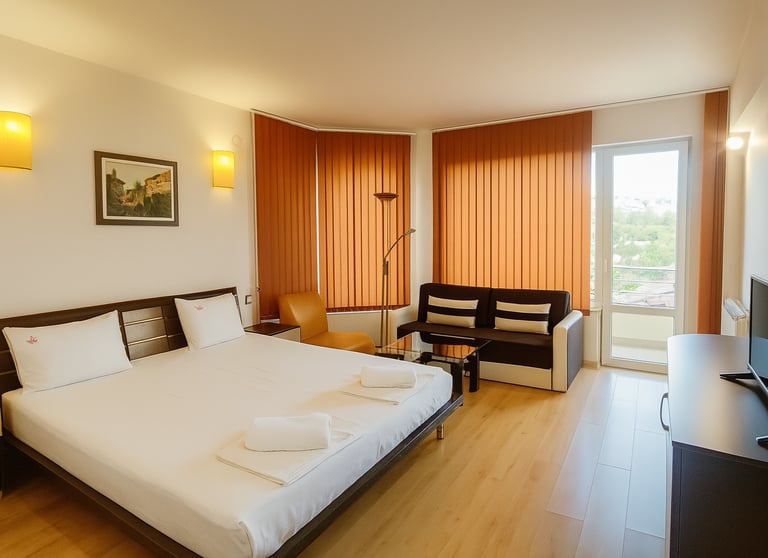 Двойна стая делукс със спалня, тераса и красива гледка към парка на Сандански 