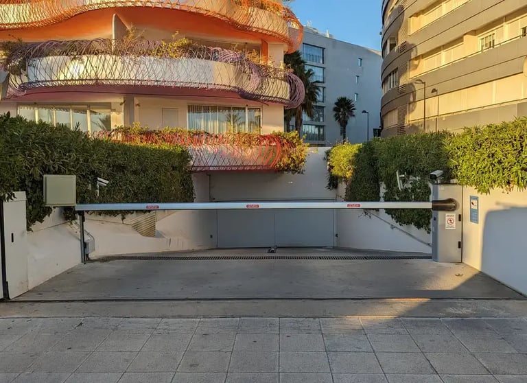 Barrera Automática Beninca instalada en Las Boas Ibiza