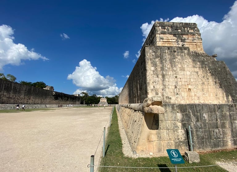 Cancha del juego de pelota mesoamericano en Chichén Itzá, fotografía tomada por IsraelMR