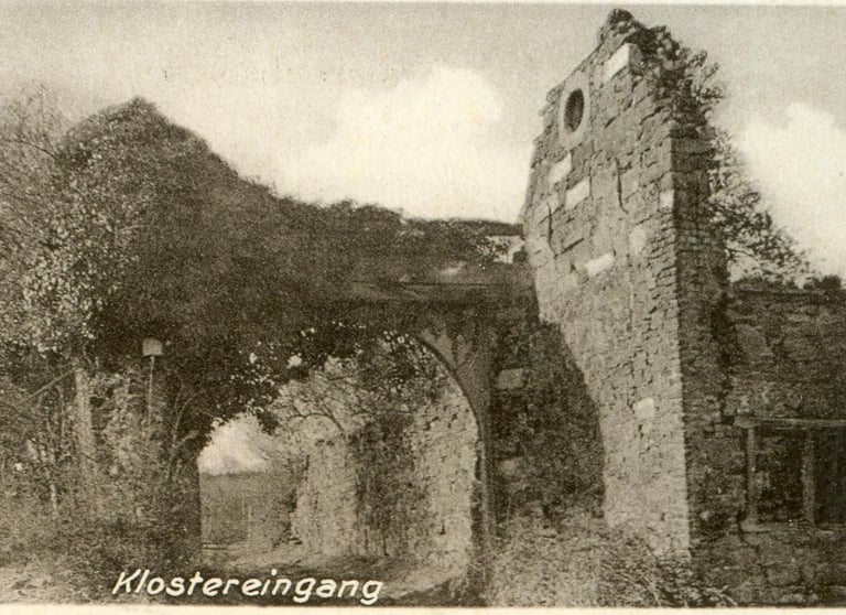 Historische zwart-witfoto van de originele ingang van klooster Schwarzenbroich.