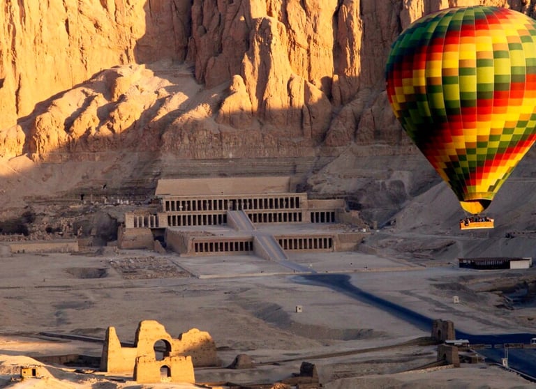 Atrévete a realizar un paseo en globo en tu viaje a Egipto! Se testigo de la historia desde las alturas en una excursión en g