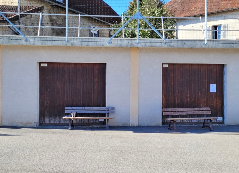 Façade avant réalisation d'une fresque peinte