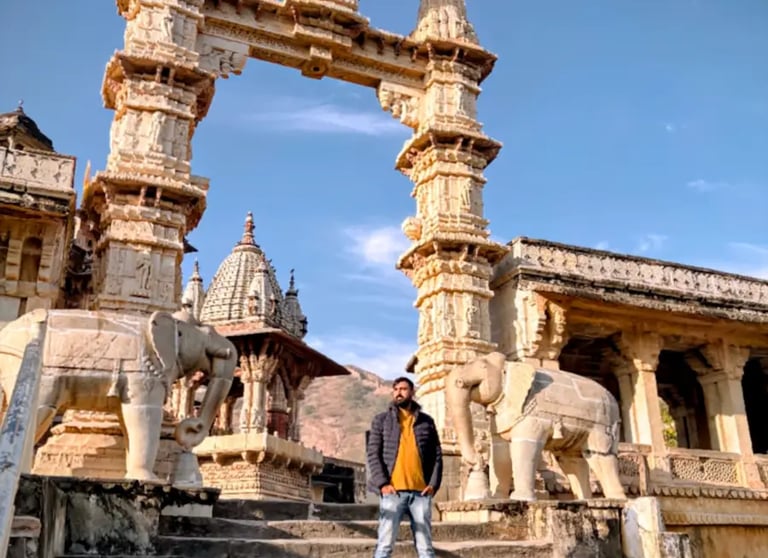 See the beautiful entrance archway of Jagat Shiromani Temple in Jaipur, known for its detailed Rajput architecture.