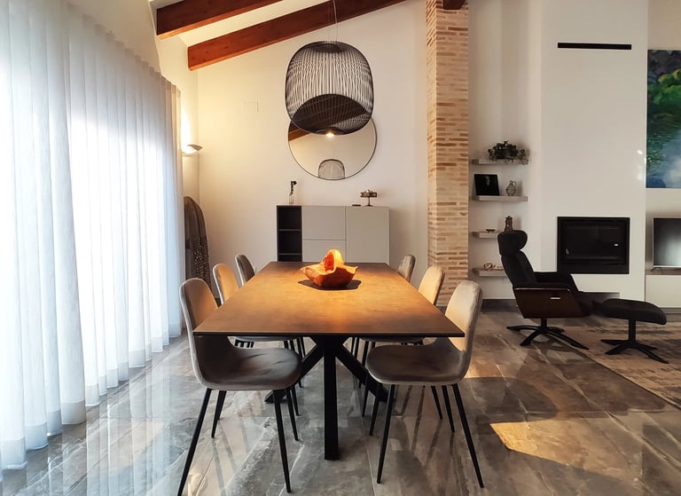 Interiorismo con estilo moderno en un chalet en Rocafort, realizado por los mejores interioristas de Valencia