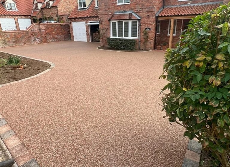a driveway with a driveway and driveway with a driveway