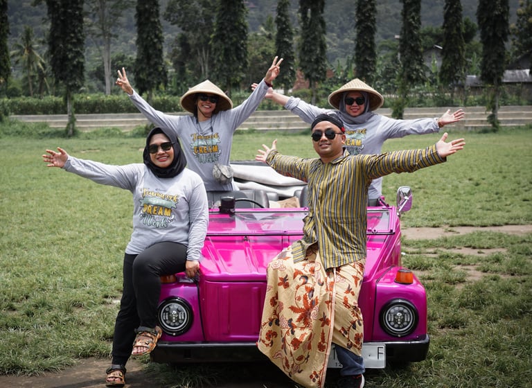 Pengalaman naik VW Safari klasik di Borobudur