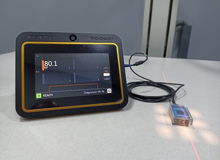 Realizando prueba de Control de Calidad a un equipo de rayos X