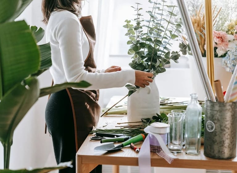 A escrita à mão, a colagem e o desenho em papel reconquistaram seu espaço, especialmente entre joven