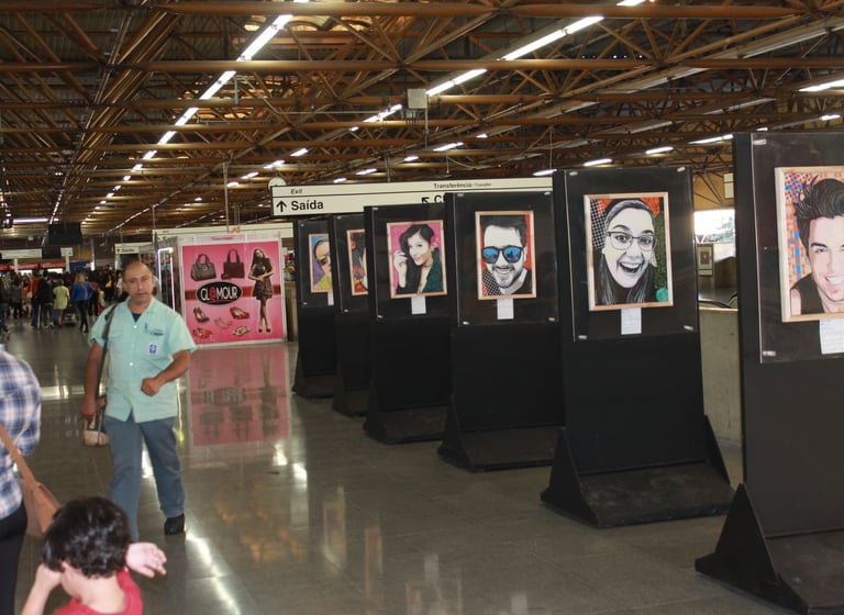 Outro projeto marcante de Sérgio Astral, "Juntos Pintando Youtubers" nasceu da sua experiência como