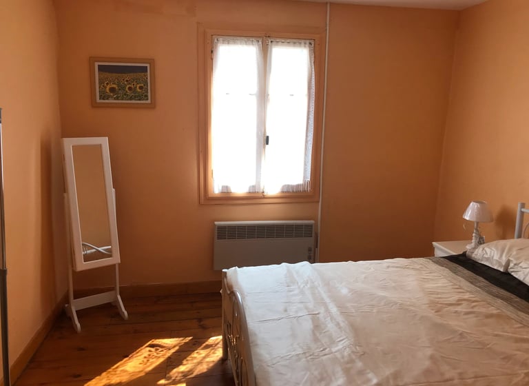 Chambre double avec vue sur le parc à Quillan dans la vallée de l’Aude