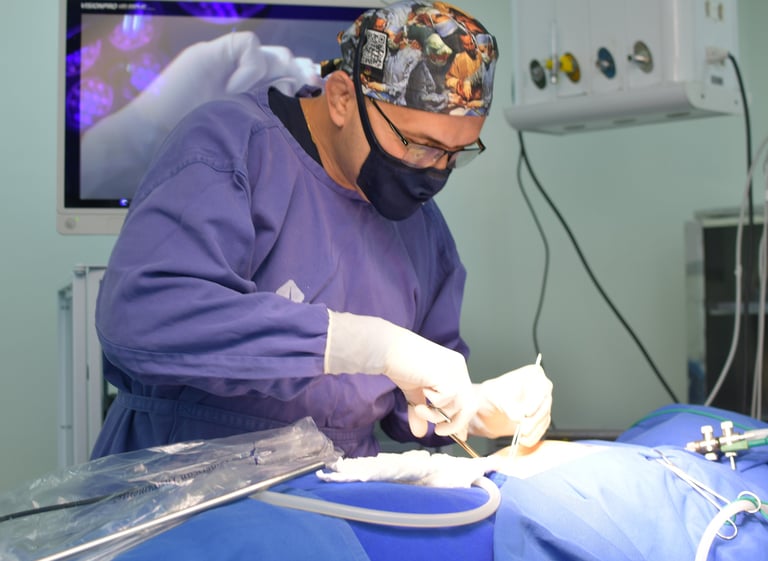 realizando cirurgia do trauma