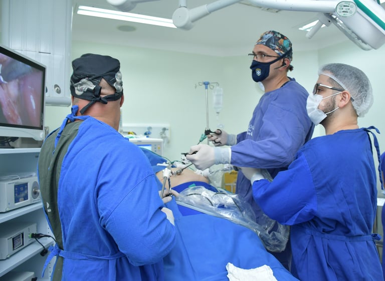 fazendo cirurgia geral