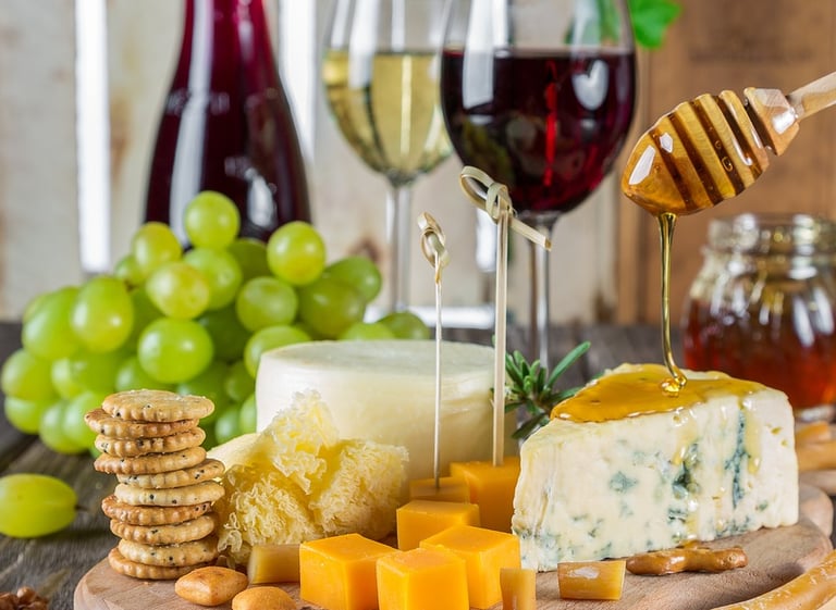Selección de quesos y vinos premium.
