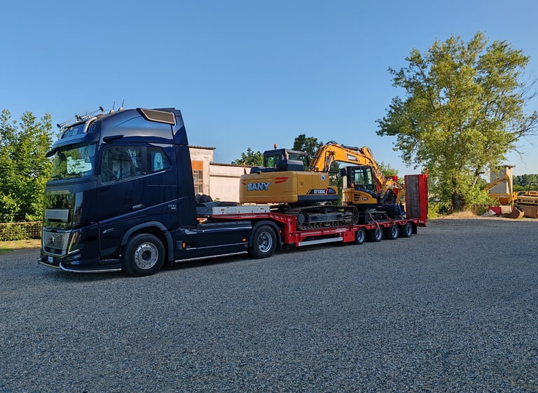 trasporto Vercelli Piemonte di mezzi pesanti Gru Escavatrici in tempo breve e a basso costo