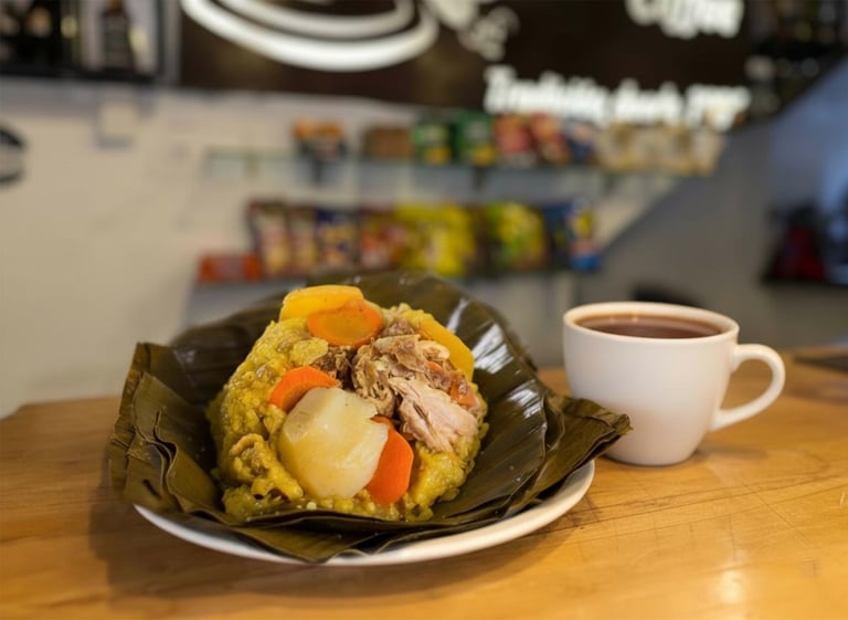 Tamal tolimense en La Barra Coffee Bar Cajamarca Tolima