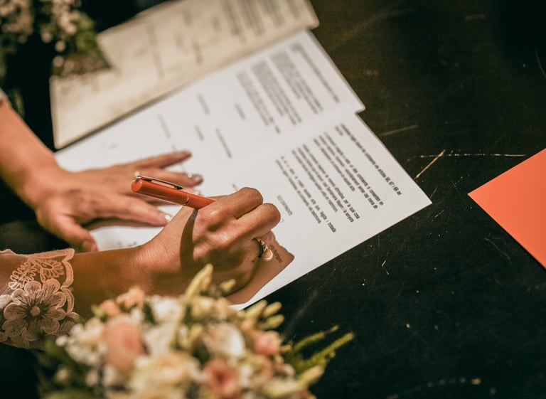 Fotografía profesional de boda civil en Badalona, momentos reales y naturales.
