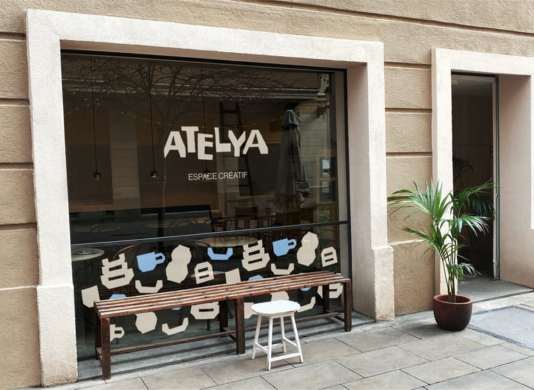 Déclinaison de l'identité visuelle pour Atelya, espace créatif et café par Tuuk studio