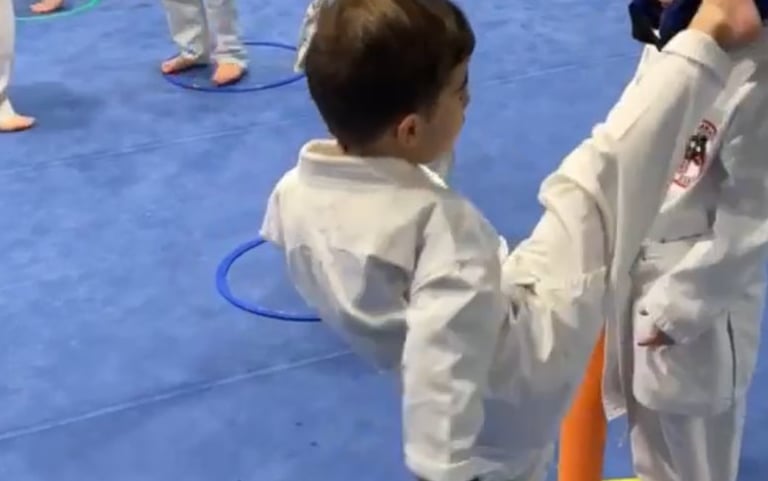 photo d'un enfant du groupe baby karaté