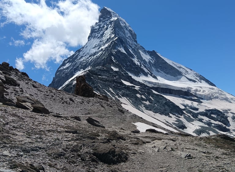 El Cervino o Matterhorn es la montaña o cumbre perfecta muy vertical y un icono para los alpinistas