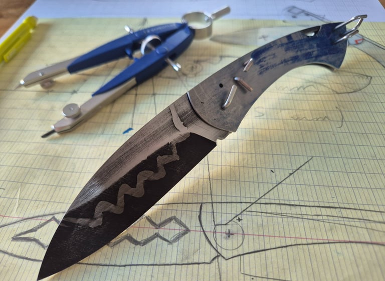 Couteau pliant artisanal à pompe arrière