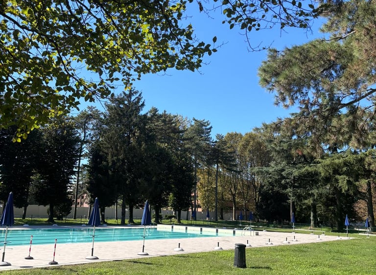 Campo da tennis in terra rossa presso il Centro Tennis Aeronautica, Milano.