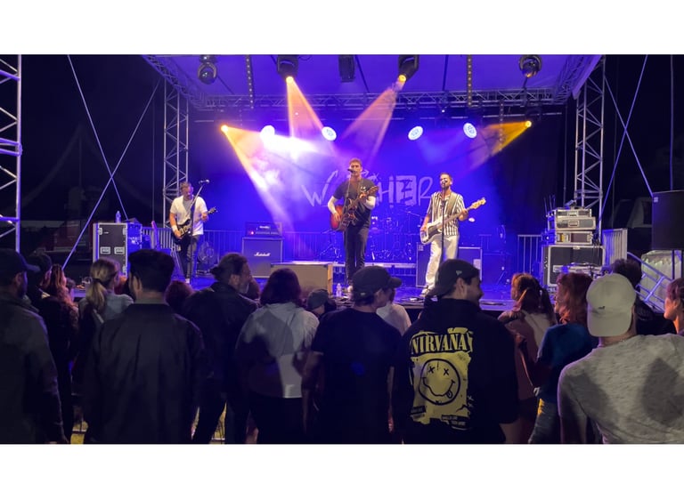 watchers band au canta'l rock sur une chanson calme