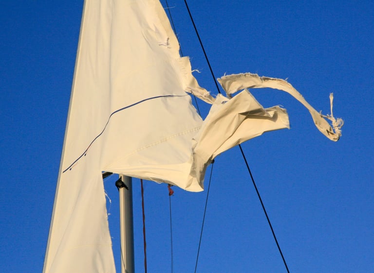 Gescheurd zeil bij Sisu Repair