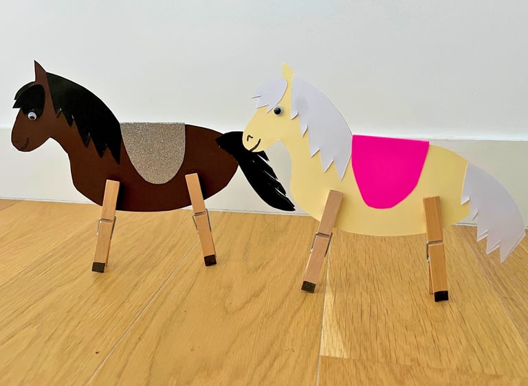 Fertiges Wäscheklammer-Pferd