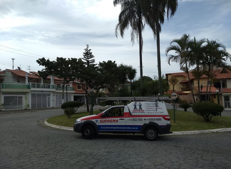 carro da empresa para desentupimento