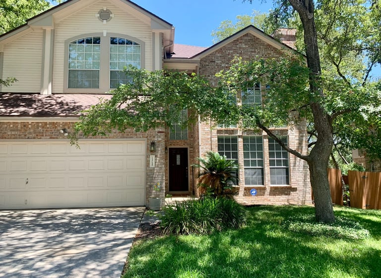 Professional window cleaning in New Braunfels TX by Elegant Restorations