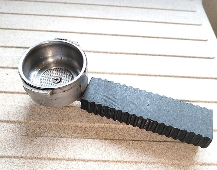 Poignée de machine à café réparée en impression 3D