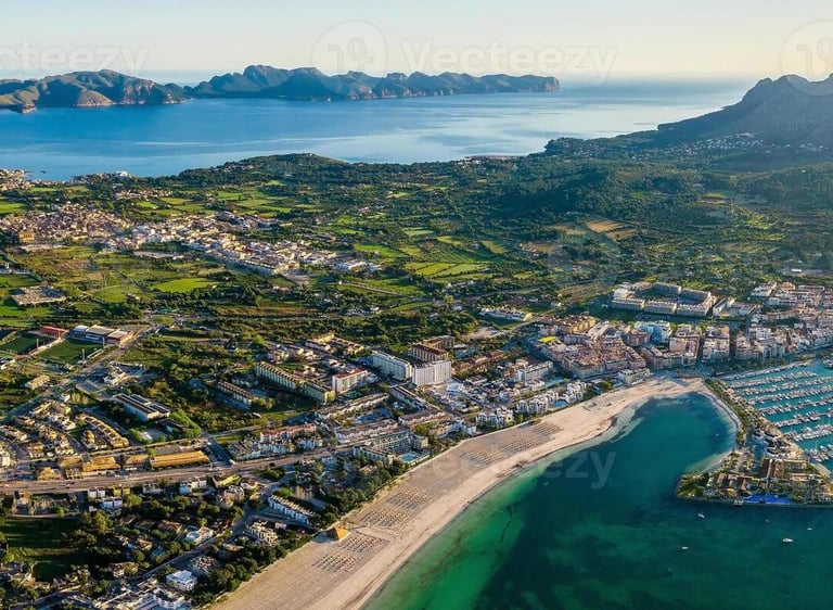 vue aérienne du port d'Alcudia. 